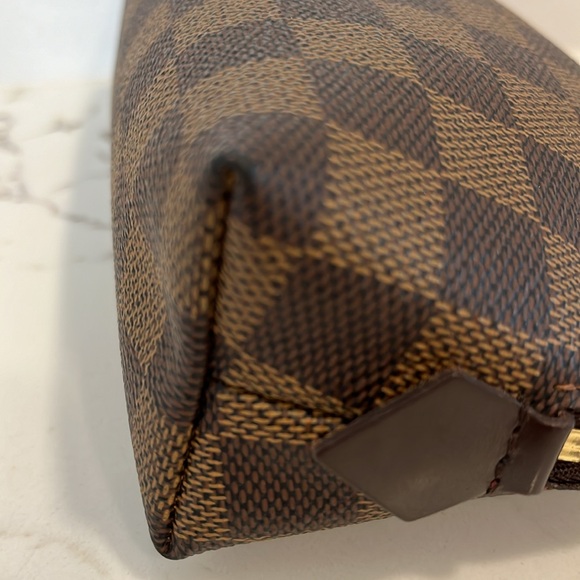 Louis Vuitton Cosmetic Pouch - Picture 8 of 13